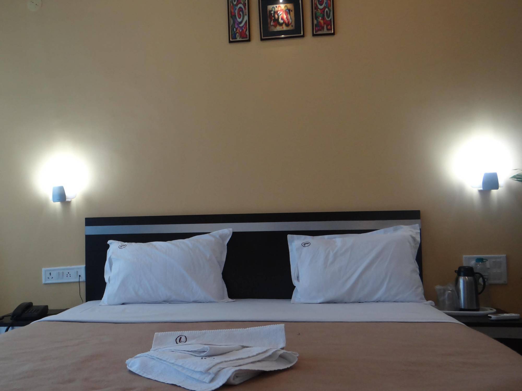 Linear Inn Indaur Kültér fotó